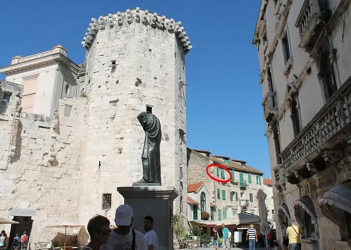 Old Town Tower Apartment *