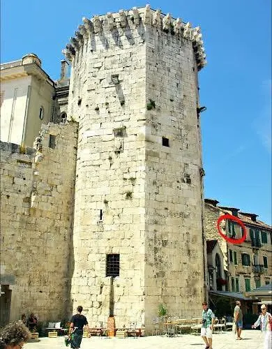 Old Town Tower Apartment *